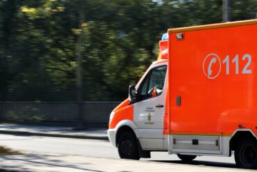 ambulance-g0cce2bf92_1280